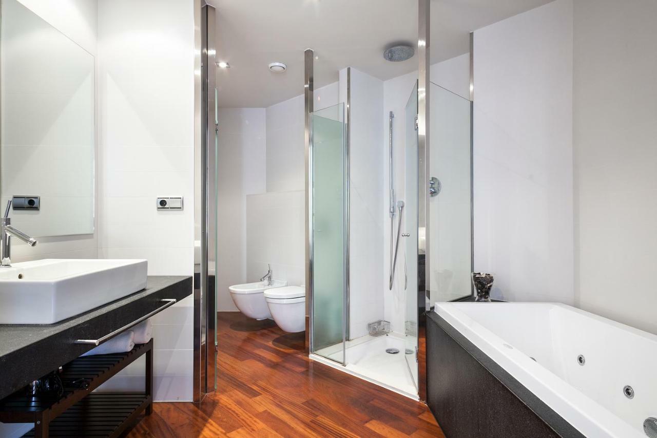 Uma Suites Passeig De Gracia 16 Barcelona Kültér fotó